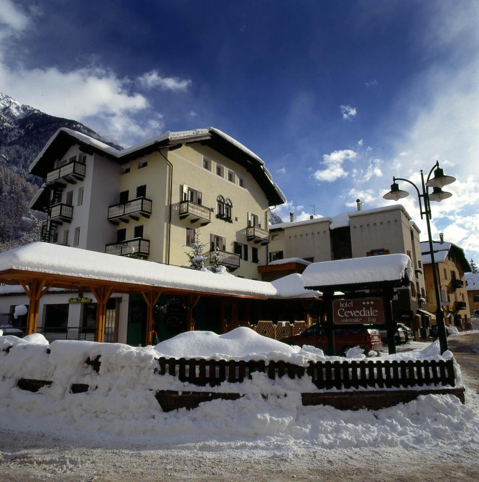 Hotel Cevedale Living Romance Hotel Cogolo Exterior foto