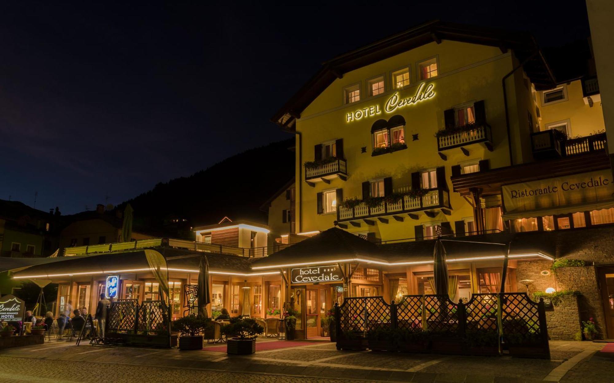 Hotel Cevedale Living Romance Hotel Cogolo Exterior foto