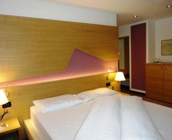 Hotel Cevedale Living Romance Hotel Cogolo Zimmer foto