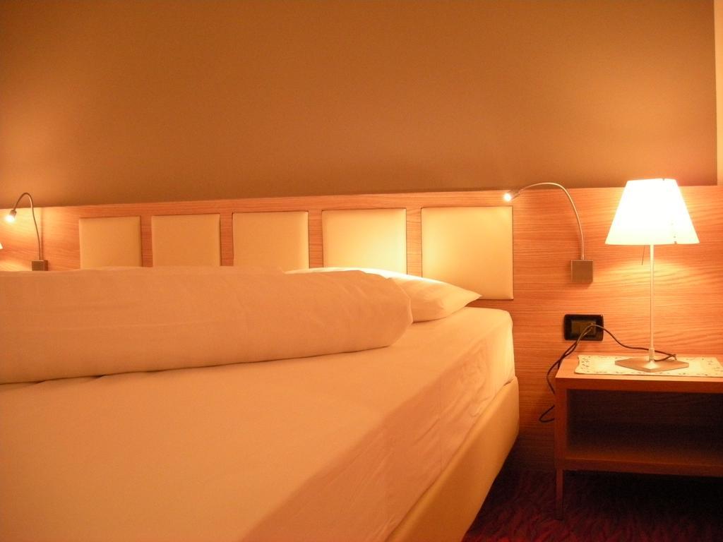 Hotel Cevedale Living Romance Hotel Cogolo Zimmer foto