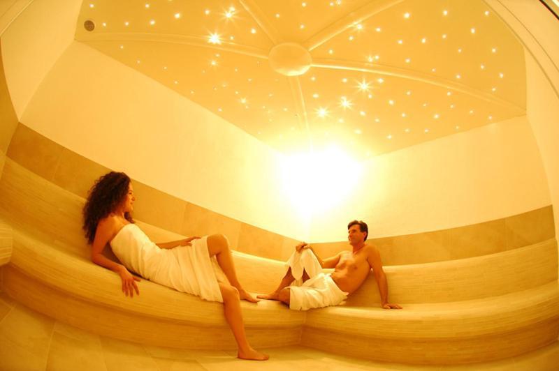Hotel Cevedale Living Romance Hotel Cogolo Exterior foto