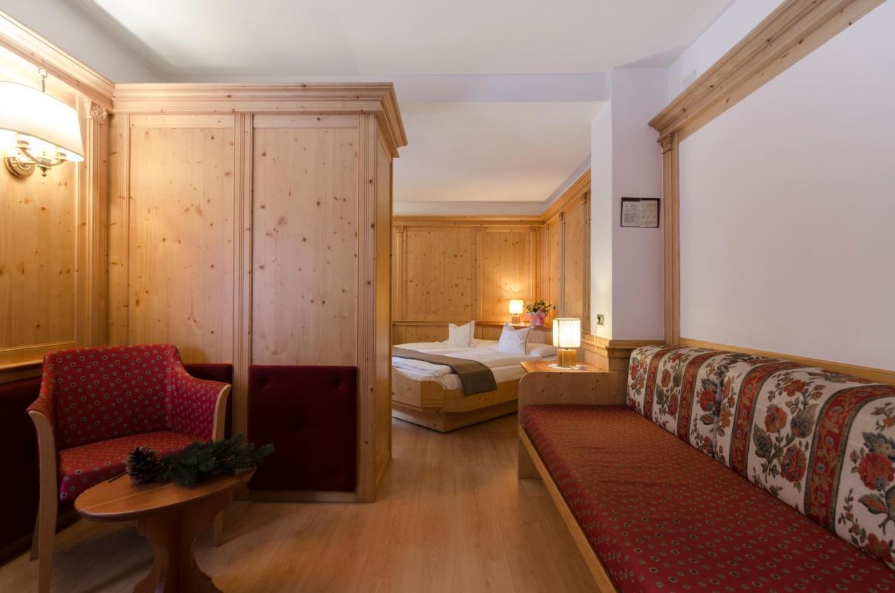Hotel Cevedale Living Romance Hotel Cogolo Exterior foto
